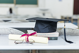 春招“黄金档”来袭：应届生看重落户政策 有企业招聘人数增五成